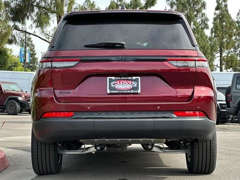 New 2025 Jeep Grand Cherokee Altitude image 5