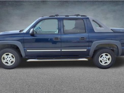 Used 2005 Chevrolet Avalanche LS w/ Onstar Plus Package RWD image 2