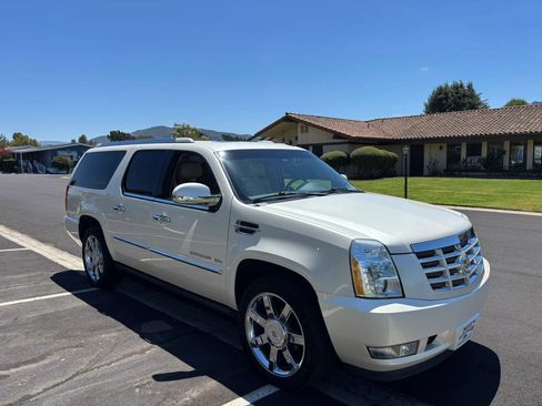 Used 2012 Cadillac Escalade ESV Luxury AWD/4WD image 7