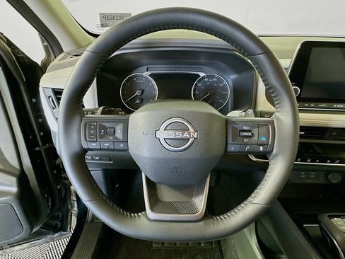 Used 2025 Nissan Rogue SV image 13