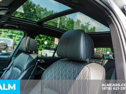 Used 2025 BMW X5 xDrive50e AWD/4WD image 18