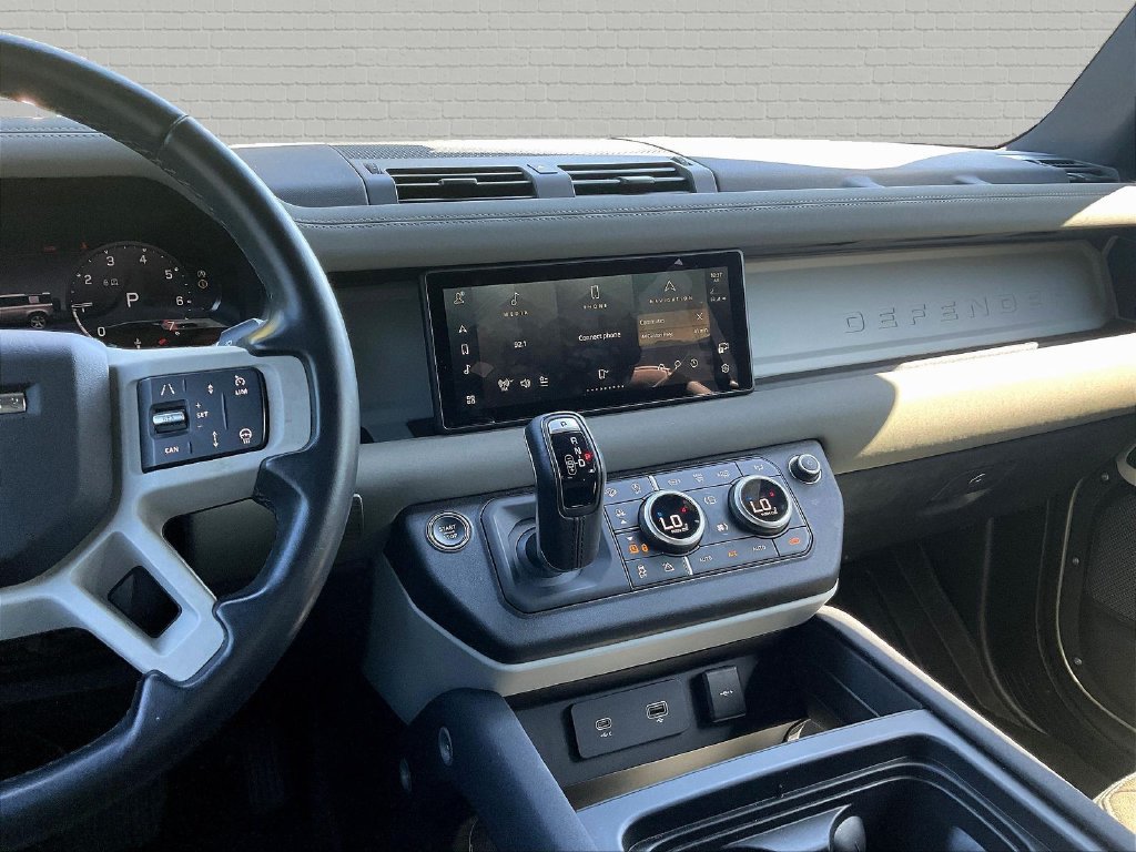 Used 2023 Land Rover Defender 110 SE AWD/4WD image 9