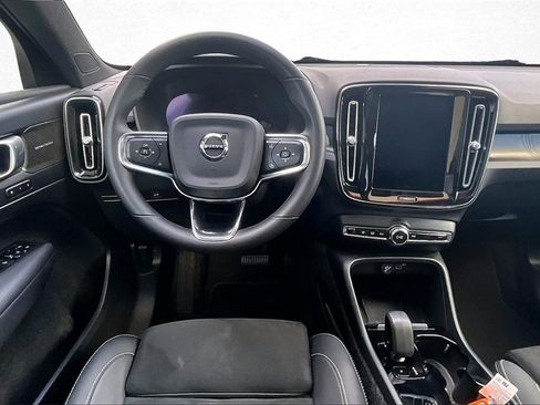 Used 2023 Volvo C40 P8 Recharge Ultimate image 7