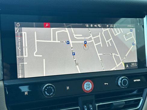 Certified 2026 Porsche Macan AWD/4WD image 19