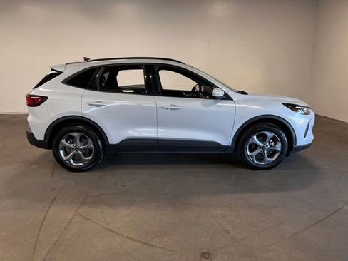 Used 2025 Ford Escape ST-Line Select AWD/4WD image 2