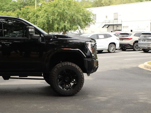 Used 2024 GMC Sierra 2500 Denali Ultimate AWD/4WD image 11