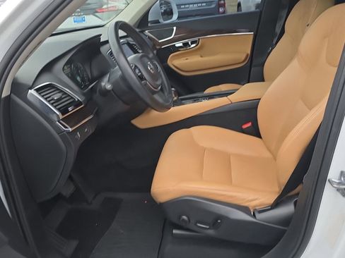 Used 2016 Volvo XC90 T6 Momentum w/ Momentum Plus Package image 18