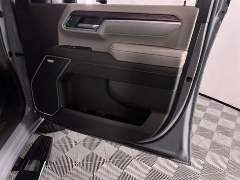 Used 2024 GMC Sierra 2500 SLT w/ SLT Premium Package image 13