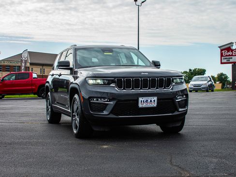 Used 2024 Jeep Grand Cherokee Limited image 10
