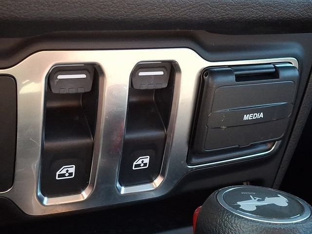 Used 2025 Jeep Wrangler Sport AWD/4WD image 24