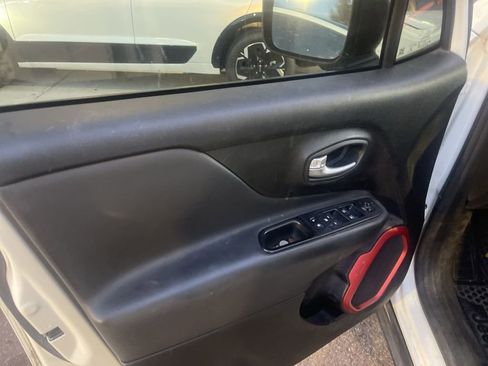 Used 2019 Jeep Renegade Trailhawk image 22