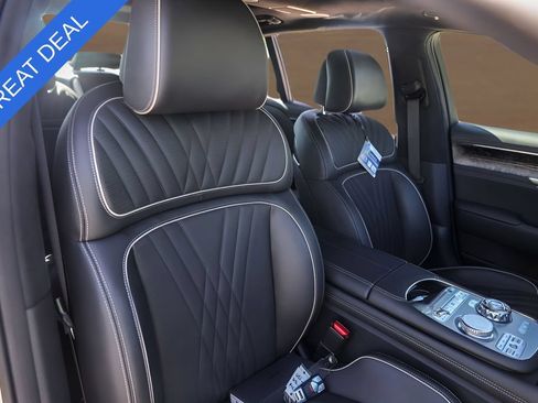 Used 2025 Genesis G90 3.5T AWD/4WD image 32