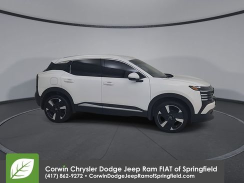 Used 2025 Nissan Kicks SR w/ Illumination Package image 16