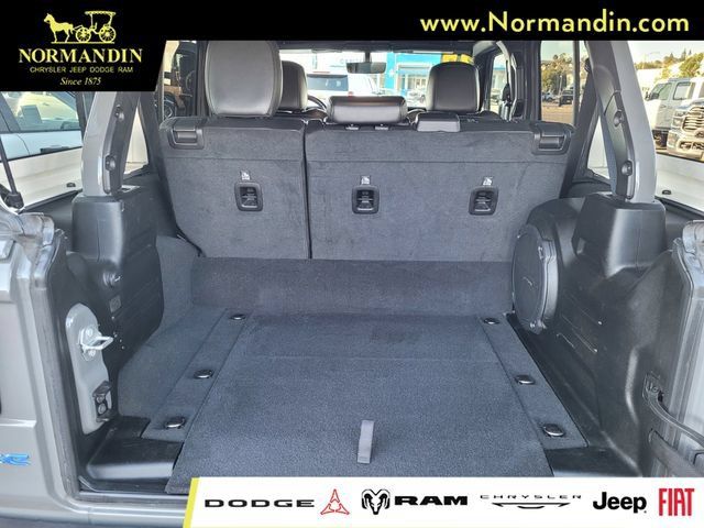 Used 2022 Jeep Wrangler Unlimited Sahara AWD/4WD image 19
