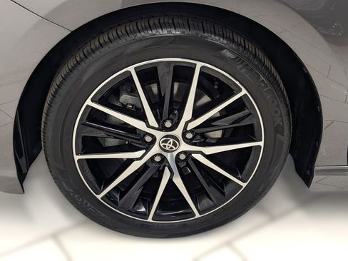 Used 2022 Toyota Camry SE image 9