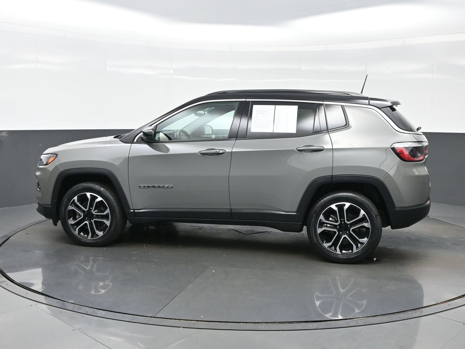 Used 2022 Jeep Compass Limited AWD/4WD image 4