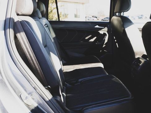 Used 2022 Volkswagen Tiguan SE R-Line image 29