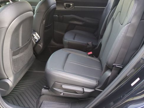 Used 2023 Kia Sorento EX AWD/4WD image 18
