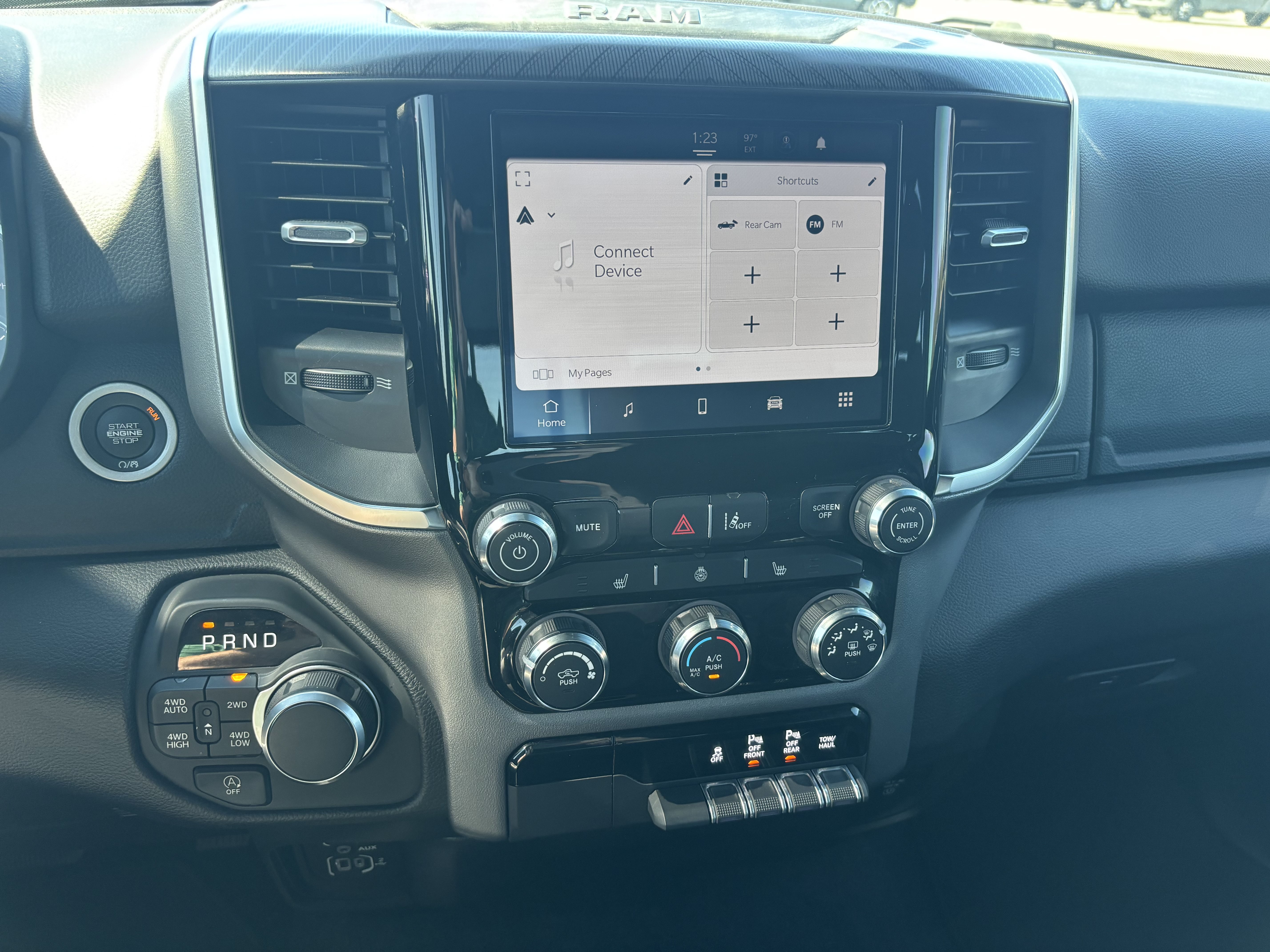 Used 2025 RAM 1500 Big Horn AWD/4WD image 12