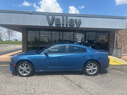 Used 2022 Dodge Charger SXT w/ Driver Convenience Group AWD/4WD image 3