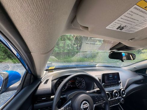 Used 2025 Nissan Sentra SV FWD image 31
