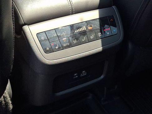 Used 2024 Nissan Pathfinder SL w/ SL Premium Package AWD/4WD image 11