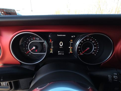 Used 2018 Jeep Wrangler Rubicon w/ Steel Bumper Group image 16