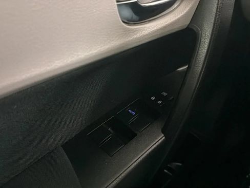 Used 2018 Toyota Corolla LE w/ Carpet Mat Package (TMS) FWD image 15