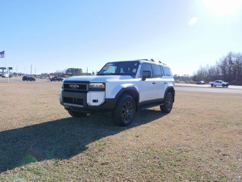 Used 2025 Toyota Land Cruiser image 8