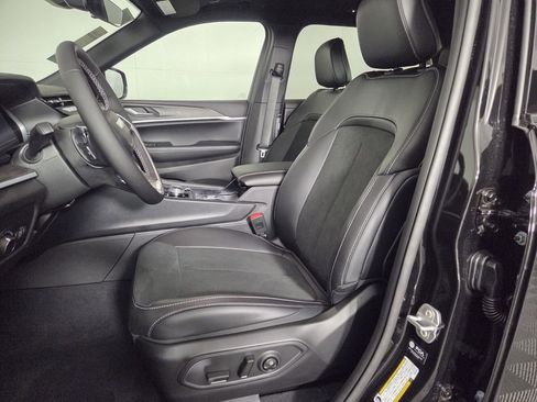 New 2026 Jeep Grand Cherokee L 2WD image 9