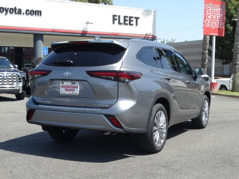 New 2026 Toyota Highlander Platinum AWD/4WD image 5