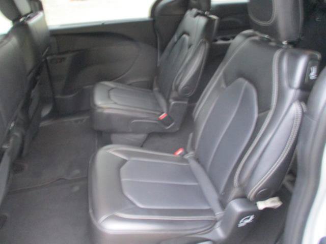 Certified 2025 Chrysler Pacifica Select FWD image 5