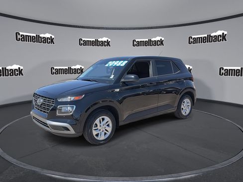Used 2023 Hyundai Venue SE FWD image 3