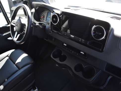 Used 2022 Mercedes-Benz Sprinter 3500 image 19