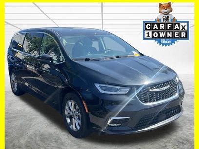 Used 2023 Chrysler Pacifica Touring-L