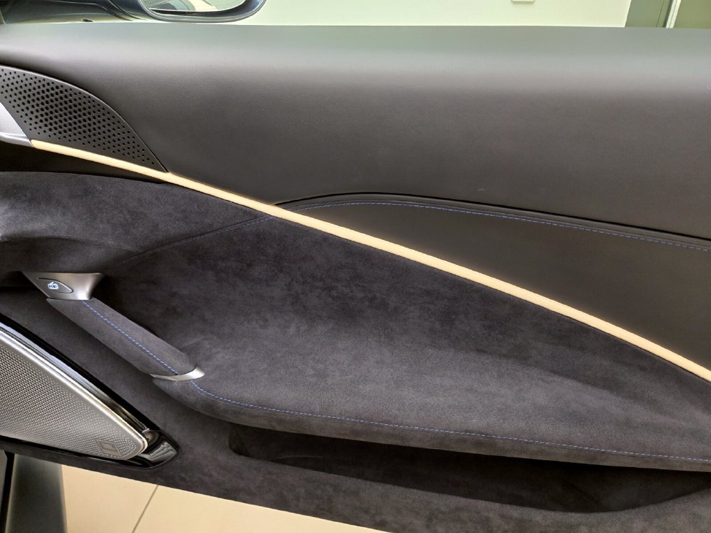 Used 2021 Ferrari Roma RWD image 28
