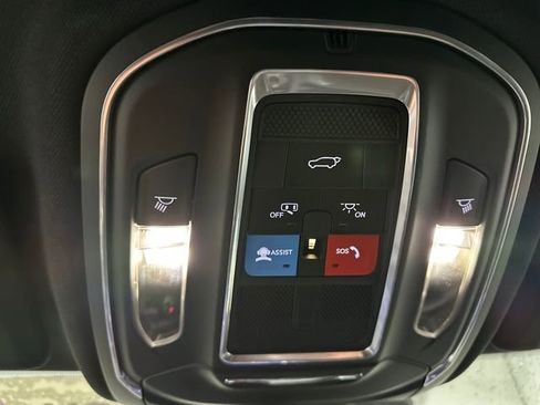 Used 2023 Jeep Grand Cherokee L Laredo image 10