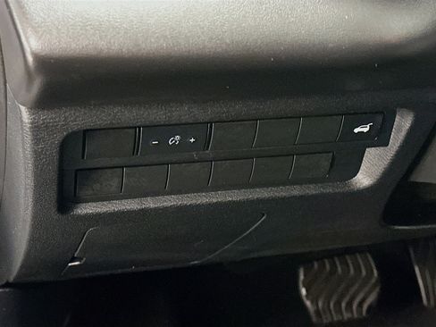 Used 2024 Mitsubishi Outlander SE image 17