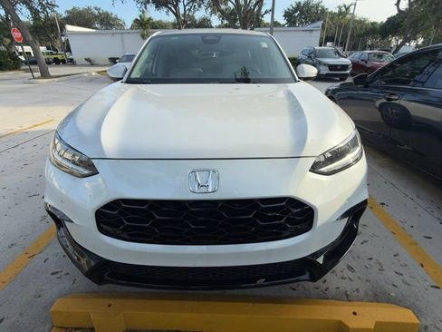 Used 2024 Honda HR-V EX-L image 3
