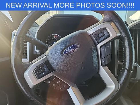 Used 2022 Ford F250 Lariat w/ Black Appearance Package image 11