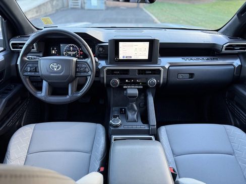 Used 2025 Toyota Tacoma SR5 AWD/4WD image 10