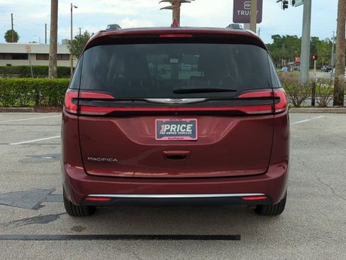 Used 2021 Chrysler Pacifica Touring-L w/ Premium & Safety Sphere Group FWD image 7