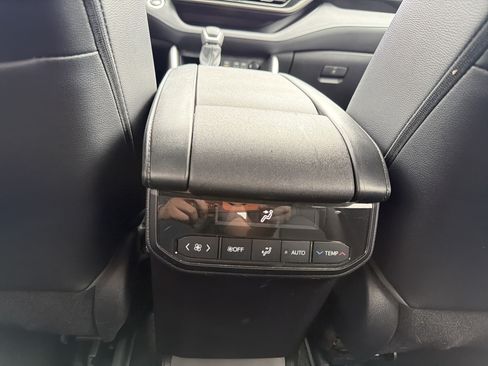 Used 2023 Toyota Highlander XLE AWD/4WD image 21