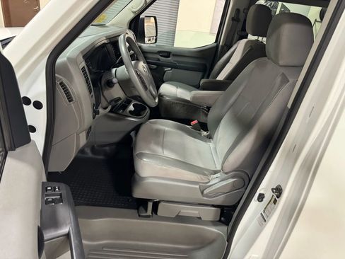 Used 2018 Nissan NV 3500 S image 33