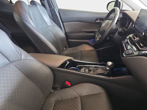 Used 2021 Toyota C-HR Limited FWD image 10