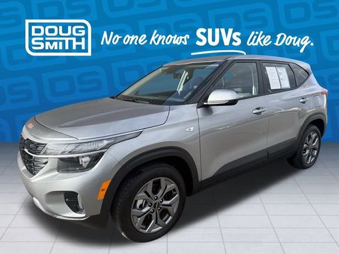 Used 2025 Kia Seltos LX image 1