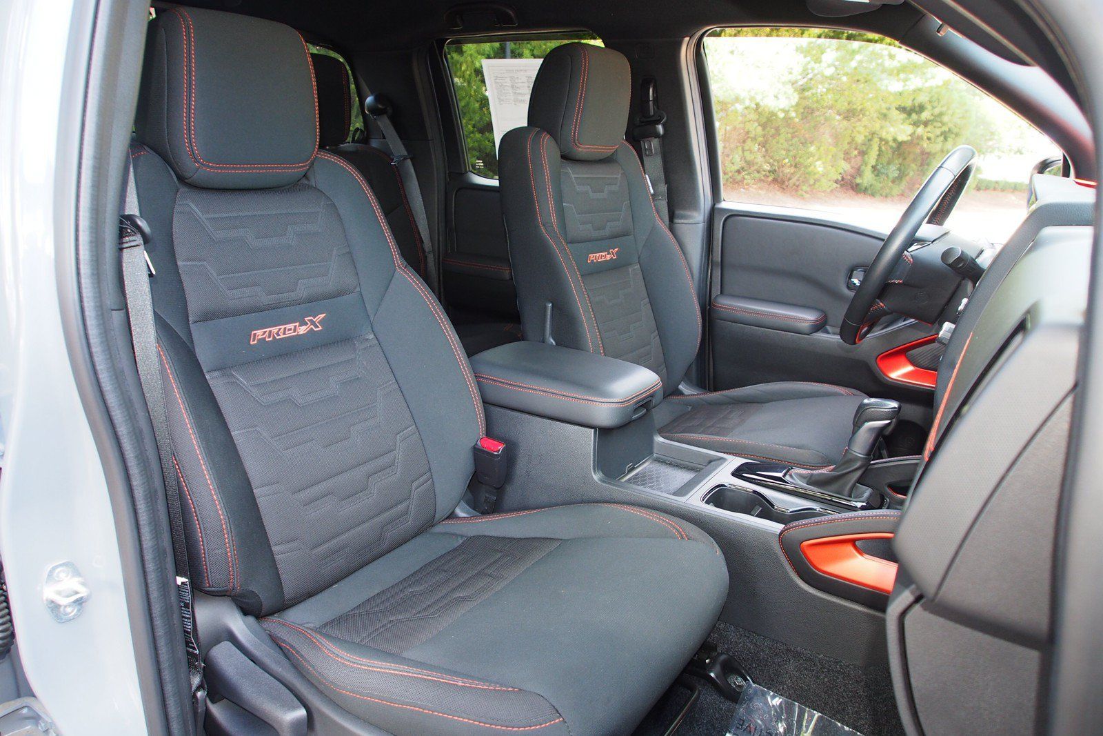 Used 2022 Nissan Frontier Pro-X RWD image 12