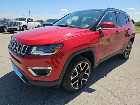 Used 2018 Jeep Compass Limited w/ Navigation Group AWD/4WD image 3