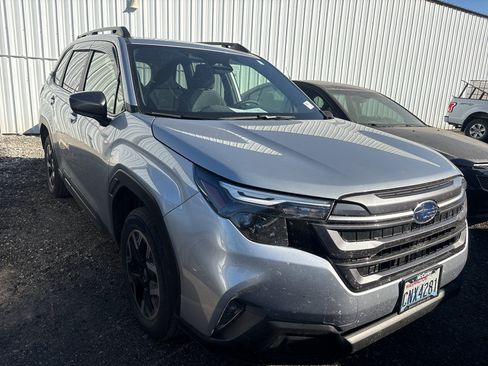 Used 2025 Subaru Forester Premium AWD/4WD image 1