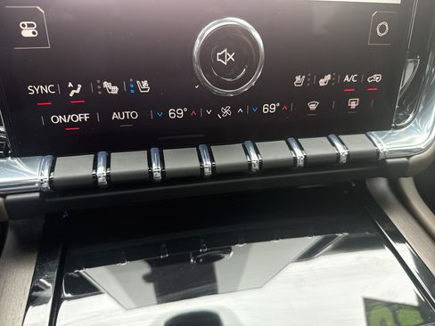 Used 2026 GMC Yukon Denali Ultimate AWD/4WD image 28